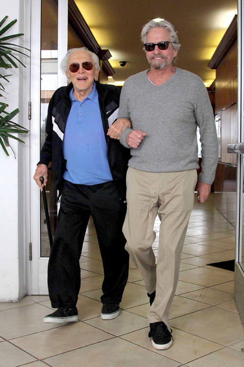 Efsane oyuncu Kirk Douglas 61 milyon dolarlık servetini oğluna bırakmamış