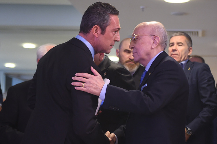 Son Dakika | Fenerbahçe ünlü teknik direktörle görüşmelere başladı