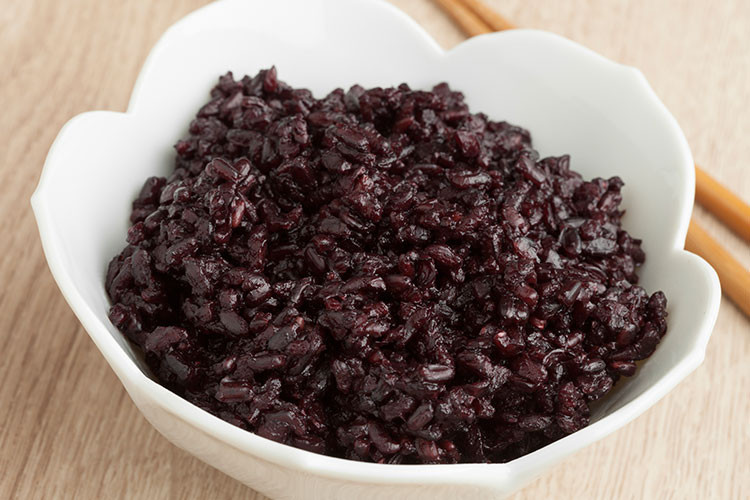 Siyah pirinç salatası tarifi