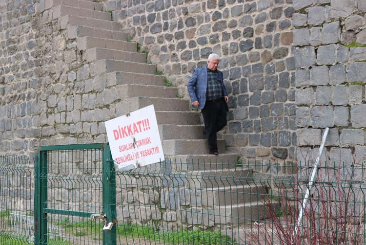 Diyarbakır surlarında selfie çılgınlığının önüne geçilemiyor