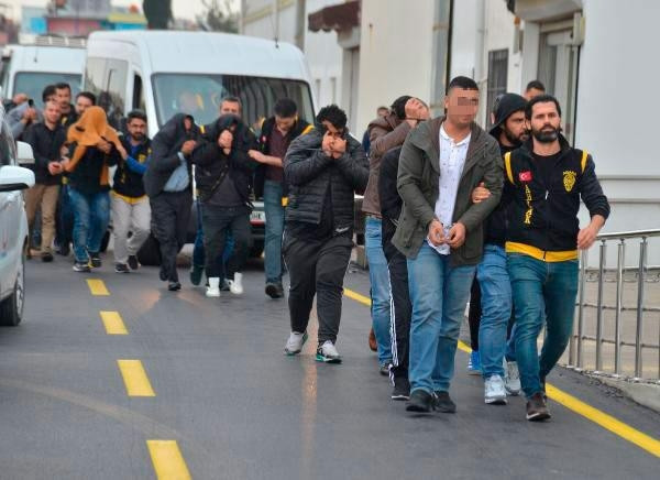 Fuhuş çetesi film gibi operasyonla çökertildi: Polis, pazarcı ve çöpçü olmuş