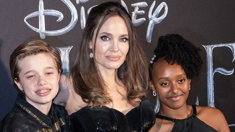Angelina Jolie ilk kez açıkladı: İki kızım da ameliyat oldu Angelina Jolie ilk kez açıkladı: İki kızım da ameliyat oldu