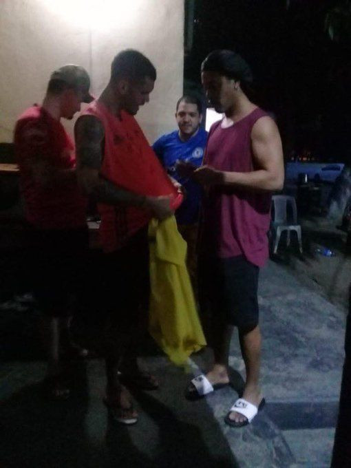 Ronaldinho hapishanede önce şov yaptı sonra yıkan haberi aldı