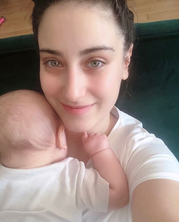 Ünlülerden corona virüs önlemi...  Eve kapandılar