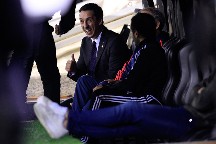 İngilterede Gary Nevilledan sağlık çalışanlarına büyük jest Ücretsiz olacak...