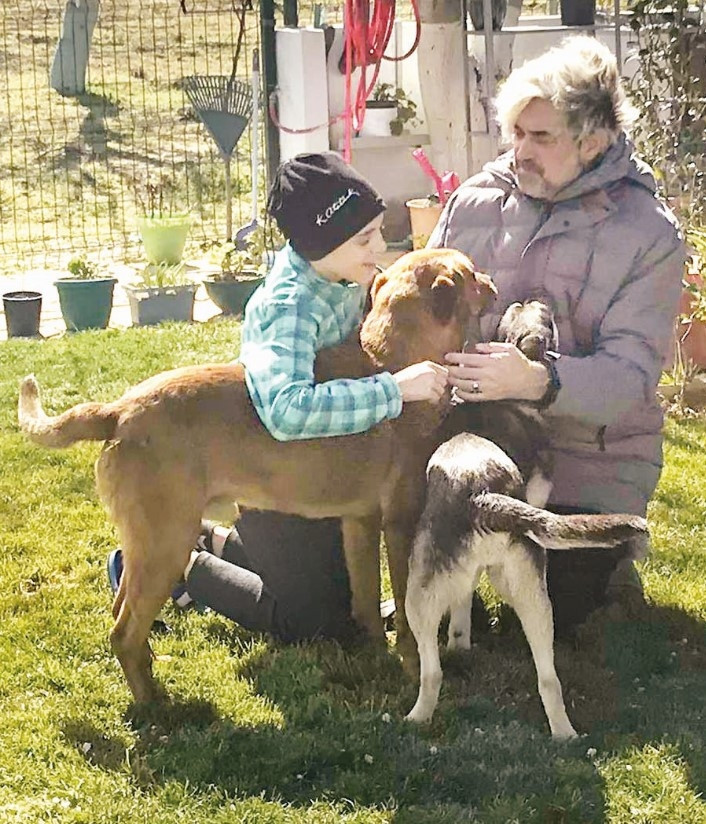 Ünlü oyuncu iki çocuğunu da alıp İstanbulu terk etti... Endonezyada yeni hayat