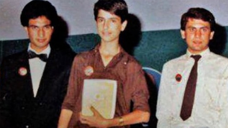 Yeni yaşını kaybettiği babasıyla kutladı... Onu tanıdınız mı Yeni yaşını kaybettiği babasıyla kutladı... Onu tanıdınız mı