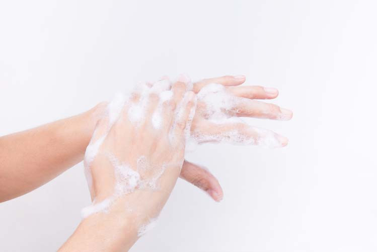 Egzama olan bir kişinin elleri kurur ve çatlarsa, doktora ne zaman danışması gerekir