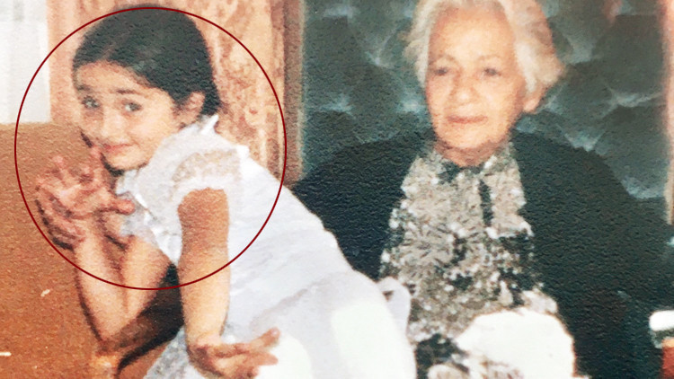 Yeni yaşını kaybettiği babasıyla kutladı... Onu tanıdınız mı Yeni yaşını kaybettiği babasıyla kutladı... Onu tanıdınız mı