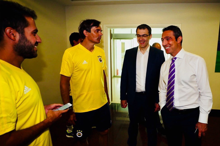 -Fenerbahçe, sportif direktör ve teknik ekip olarak yeni bir yapılanma isteğinde, nasıl değerlendiriyorsun