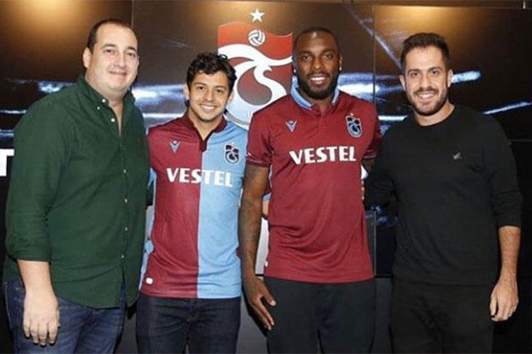 -Menajerlik şirketindeki işin gereği Trabzonspor’un devre arasındaki transferleri Guilherme ve Messias’ın imza töreninde verdiğin fotoğraf dikkat çekmişti. Çalışmaya devam ediyor musun