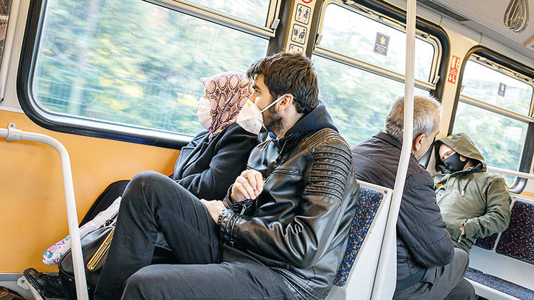 MASKE TAKMAK NERELERDE ZORUNLU