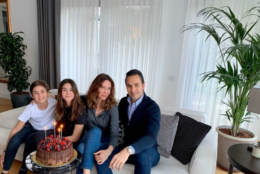 Demet Şener 43 oldu... Aile kutlaması