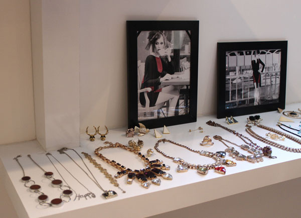 Tasarımlarını dizilerde sık sık görüyoruz