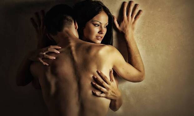 Jinsiy aloqa paytida ozini shitirlayotgan qizning porno videosini tomosha qiling.