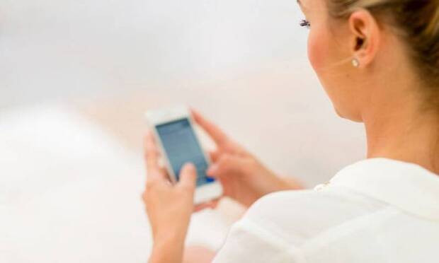 Bir erkeğin karısını aldattığını gösteren 12 işaret