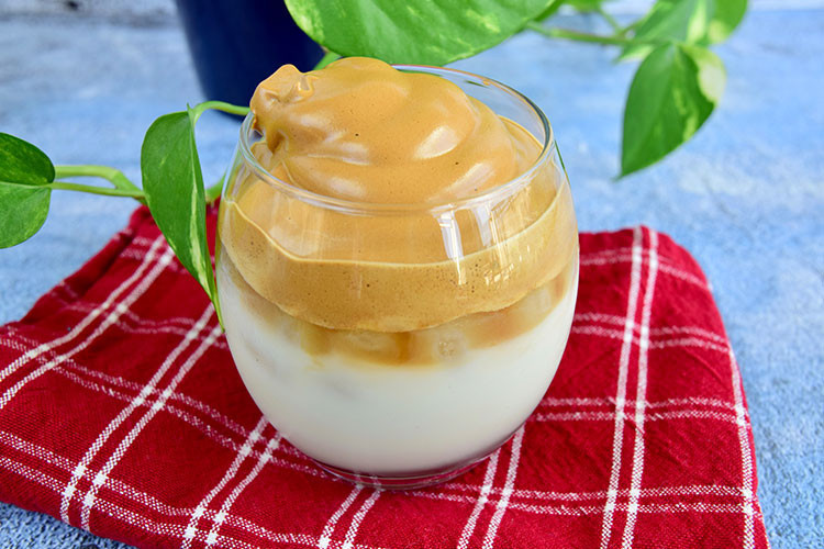 Dalgona kahve tarifi