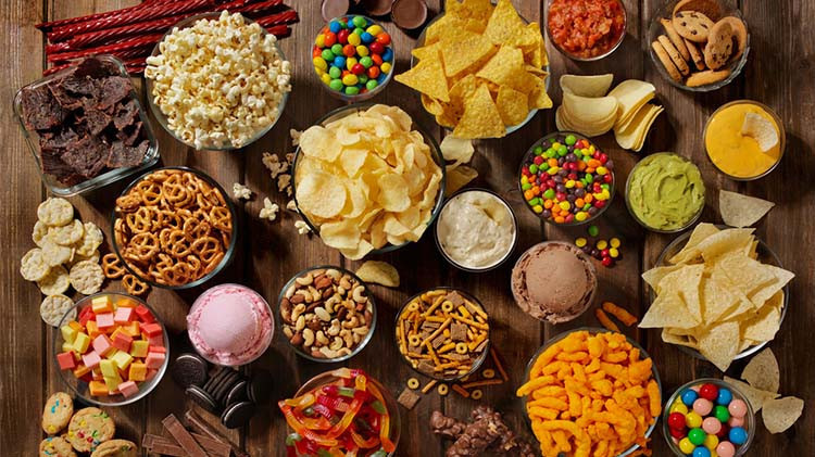 Karantina Günlerinde Yeme Bağımlılığı: Kontrol Altına Almak İçin İpuçları Karantina Günlerinde Yeme Bağımlılığı: Kontrol Altına Almak İçin İpuçları