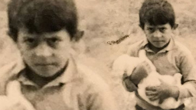 Yeni yaşını kaybettiği babasıyla kutladı... Onu tanıdınız mı Yeni yaşını kaybettiği babasıyla kutladı... Onu tanıdınız mı