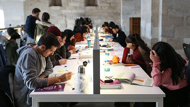 Üniversiteler ne zaman açılacak, açılacak mı Uzaktan eğitim ne zaman bitecek YÖK açıkladı mı