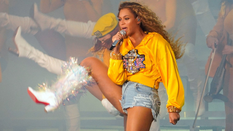 Beyoncenin En İyi Kırmızı Halı/Sahne Kostümleri