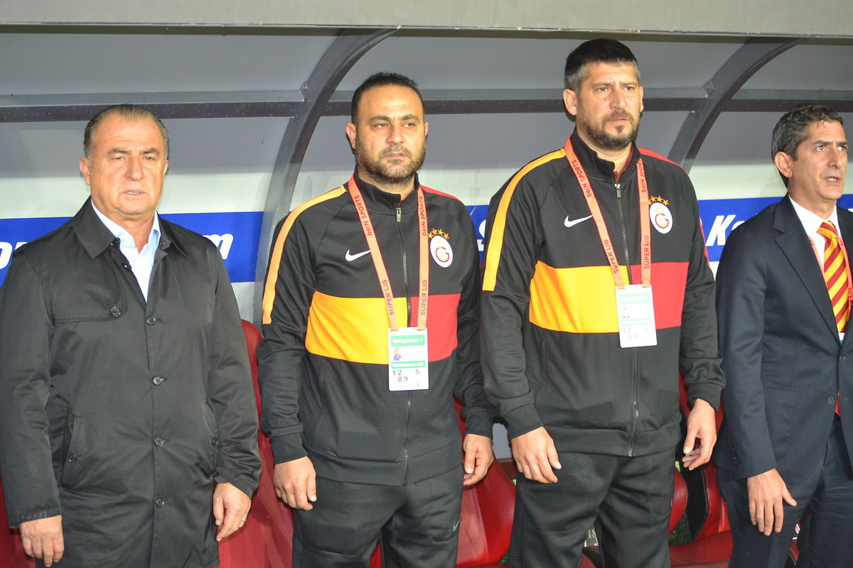 ŞAŞ VE DAVALA KONFERANSTA YOKTU