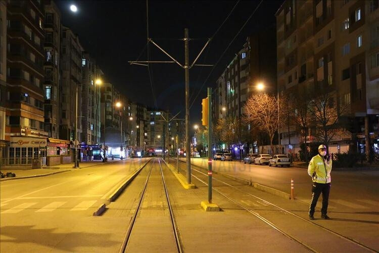 Sokağa çıkma yasağı hangi illerde olacak Ramazan Bayramında 4 gün sokağa çıkma yasağı olacak mı Sokağa çıkma yasağı hangi illerde olacak Ramazan Bayramında 4 gün sokağa çıkma yasağı olacak mı