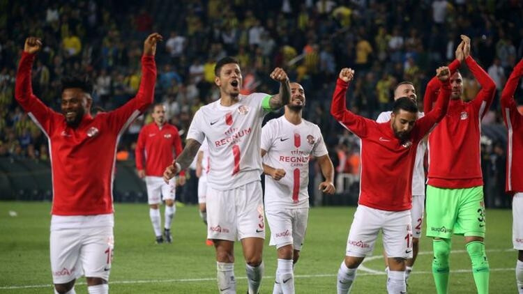 FEDAKARLIK YAPANLAR ŞAMPİYON OLUR