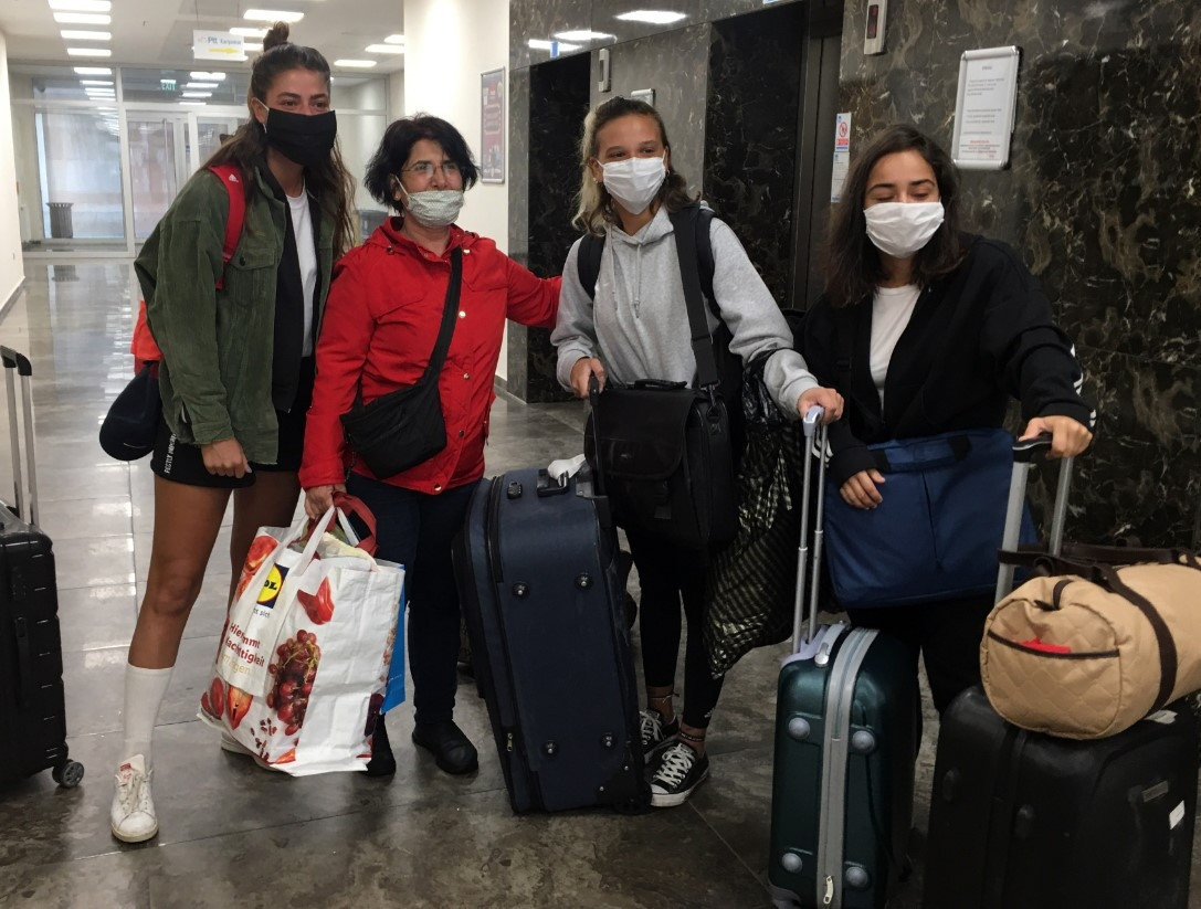 Dominikten özel uçakla dönmüşlerdi... Survivor yarışmacılarından ilk açıklama