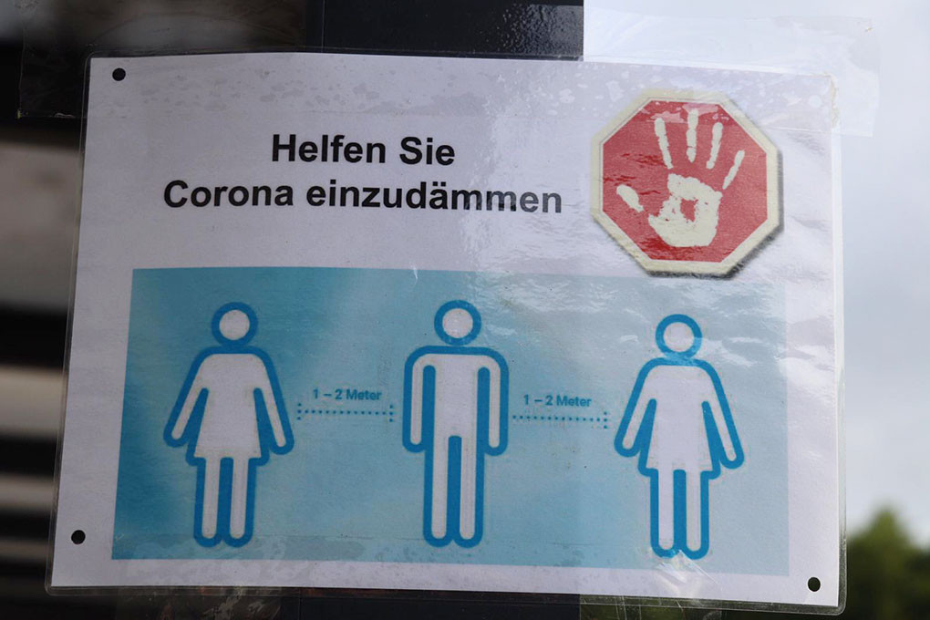 Avrupa’da korona gölgesinde bayram namazı kılındı
