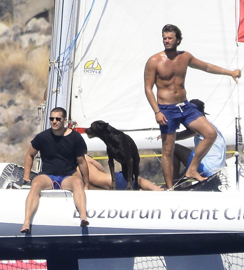 Duygu Sarışından ayrılık iddialarına fotoğraflı yanıt