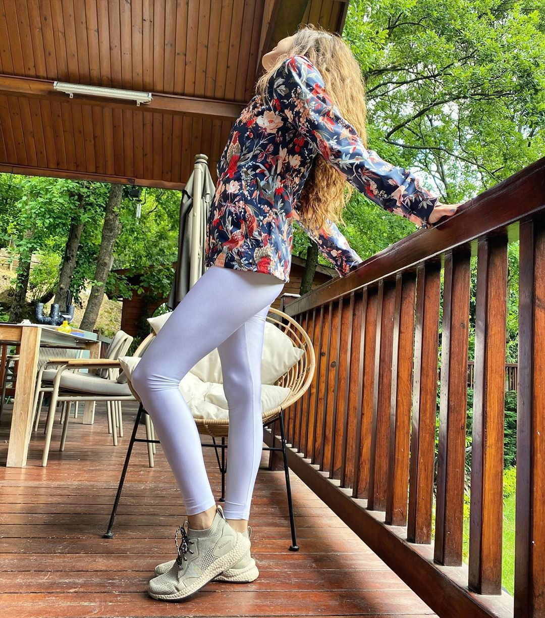 Duygu Sarışından ayrılık iddialarına fotoğraflı yanıt