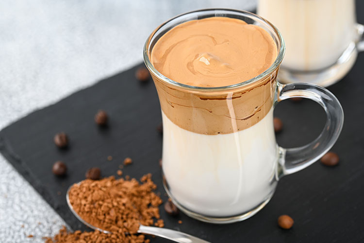 Dalgona kahve tarifi