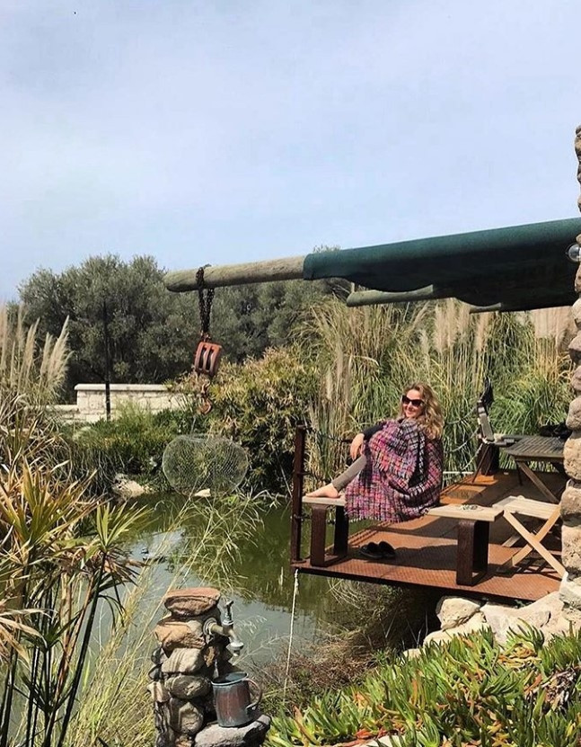 TAKİPÇİLERİYLE PAYLAŞIYOR