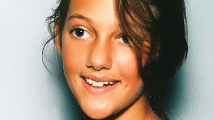 MERYEM UZERLİ 9 YAŞINDA MERYEM UZERLİ 9 YAŞINDA