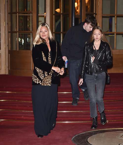 KIZI DA MODEL OLDU KIZI DA MODEL OLDU