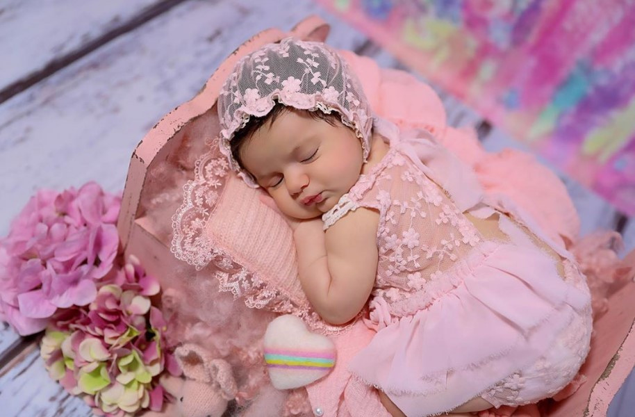 Tolgahan  Sayışman ve Almeda Abazinin kızlarından fotoğraf geldi  İlk buluşma...