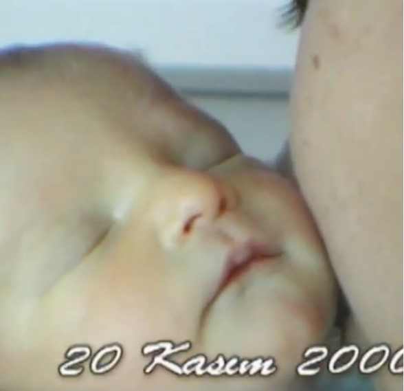 Tolgahan  Sayışman ve Almeda Abazinin kızlarından fotoğraf geldi  İlk buluşma...