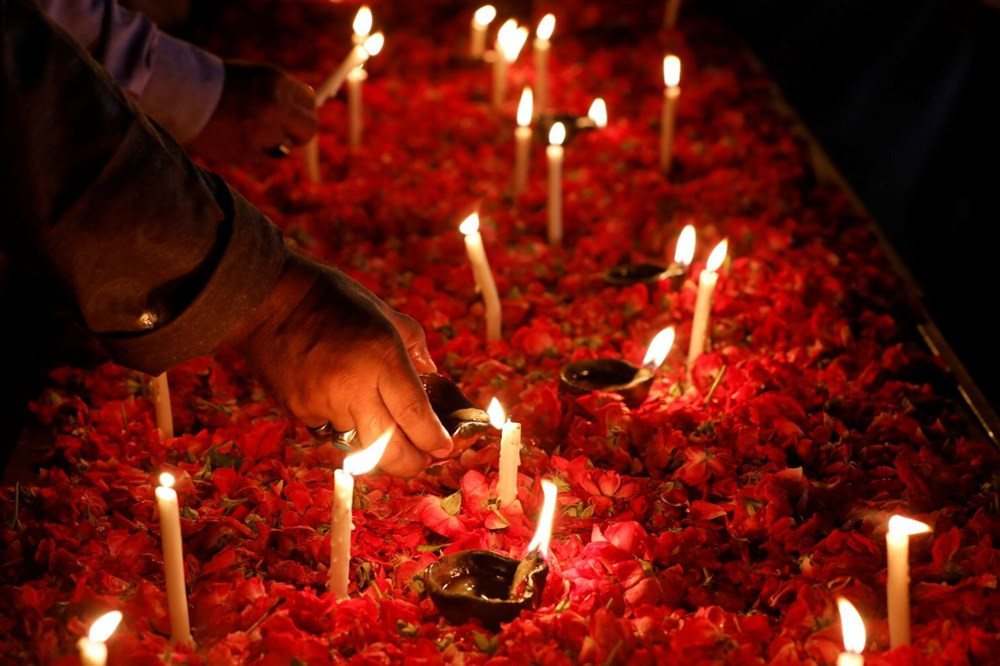 Pakistanda evlerin üzerine düşen uçakta flaş gelişme