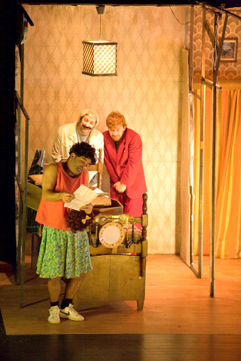 Annem Yokken Çok Güleriz