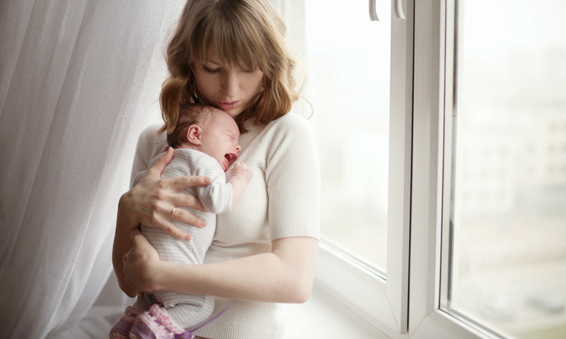 Bebeği devamlı ağlayan ebeveynlere tavsiyeler