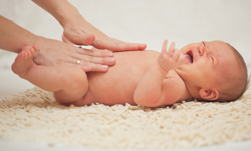 Bebeği devamlı ağlayan ebeveynlere tavsiyeler