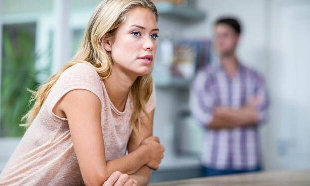 Bir erkeğin karısını aldattığını gösteren 12 işaret