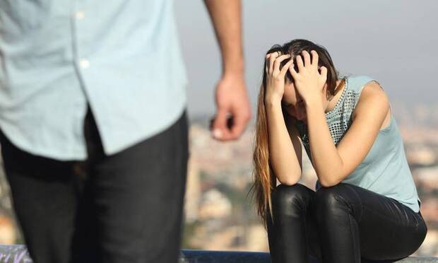 Bir erkeğin karısını aldattığını gösteren 12 işaret