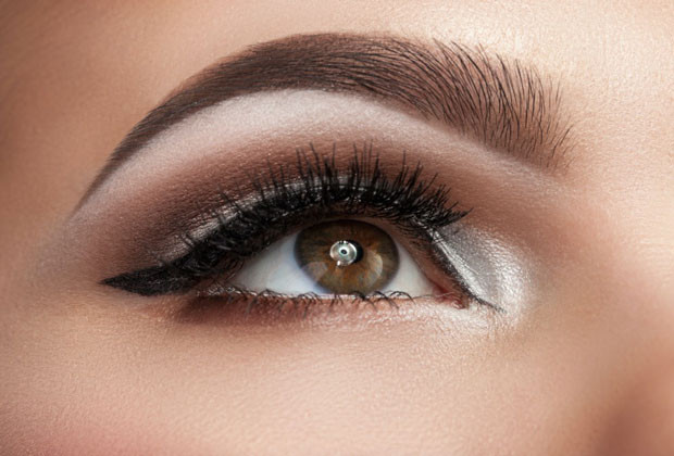 Kalıcı eyeliner ile kusursuz göz makyajı