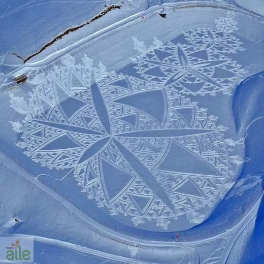 Karda ayak izleriyle sanat