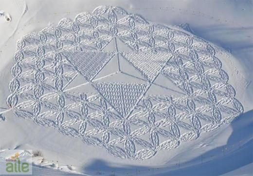 Karda ayak izleriyle sanat