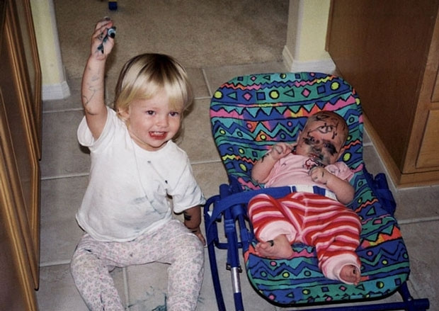 Çocukları evde tek bırakırken iki kez düşünün