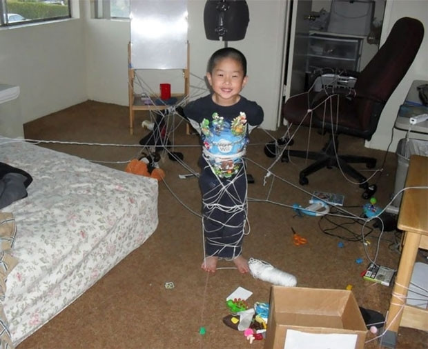 Çocukları evde tek bırakırken iki kez düşünün