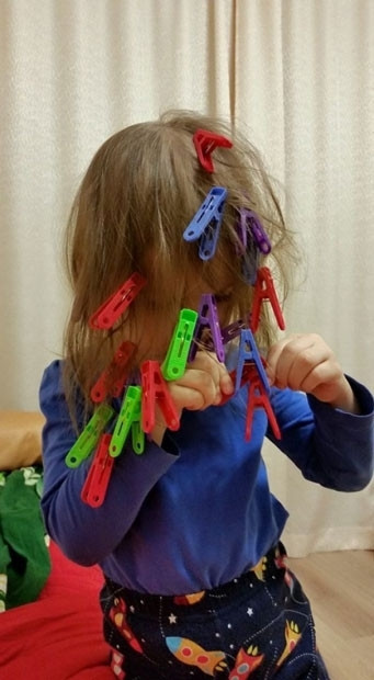 Çocukları evde tek bırakırken iki kez düşünün